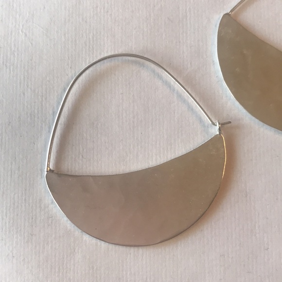 Everri Hammered Half-Moon Hoop Earrings - Picture 4 of 14